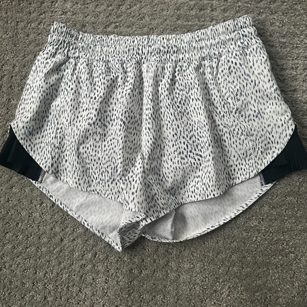 Lululemon Black White Blue Patterned Shorts Lined Size 6